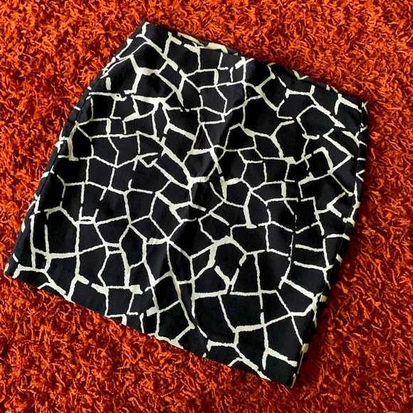 Super chic navy-indigo mini-skirt with white patterns! - Picture 1 of 6